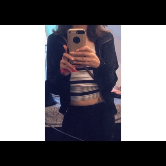 ✨DONATED✨3 for $15✨ Forever 21 Black and White Tank Top - Picture 3 of 4